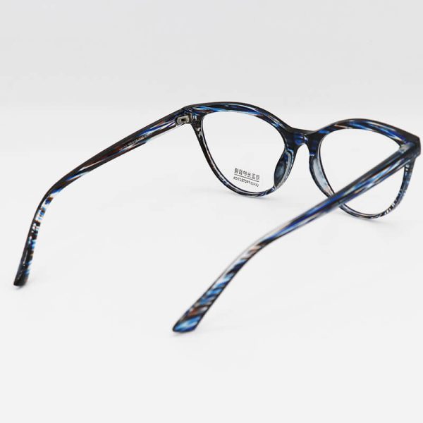 عکس از عینک بلوکات با فریم رنگ آبی، کائوچو و چشم گربه ای برند موسکات مدل 28025
