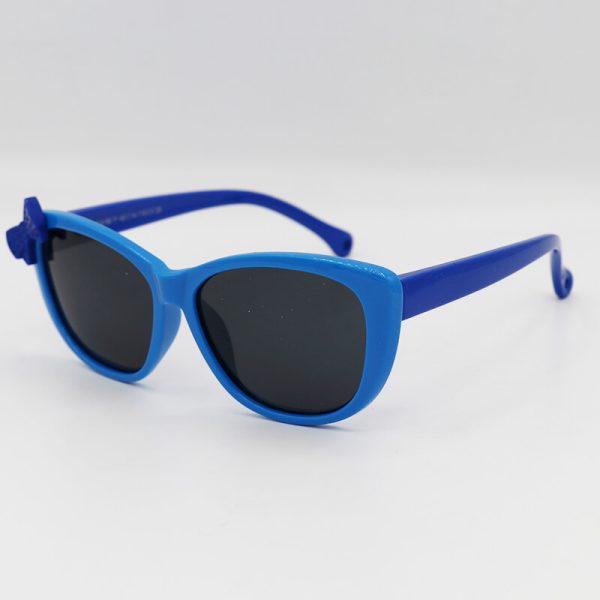 عکس از عینک آفتابی پلاریزه بچه گانه با فریم گربه ای، پاپیون دار و آبی مدل 8198