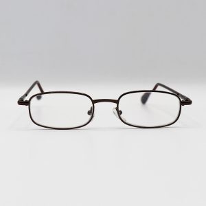 عکس از عینک مطالعه نزدیک بین با فریم قهوه ای و کیف چرم مدل R49