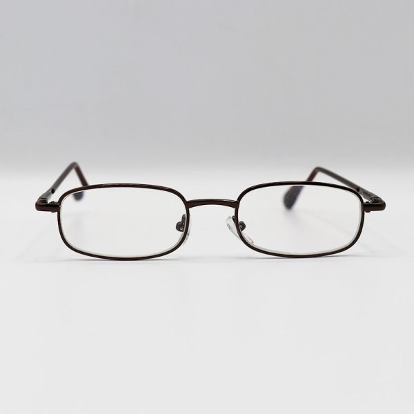 عکس از عینک مطالعه نزدیک بین با فریم قهوه ای و کیف چرم مدل r49