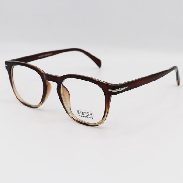 عکس از عینک بلوکات با فریم قهوه ای رنگ، کائوچو و ویفرر برند موسکات مدل 28031
