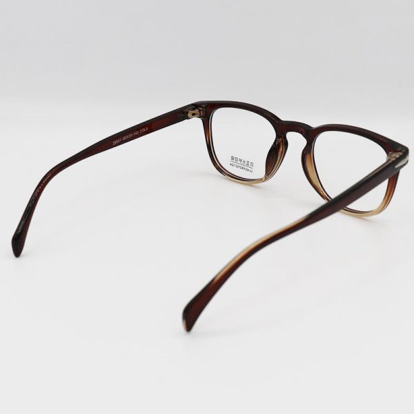 عکس از عینک بلوکات با فریم قهوه ای رنگ، کائوچو و ویفرر برند موسکات مدل 28031