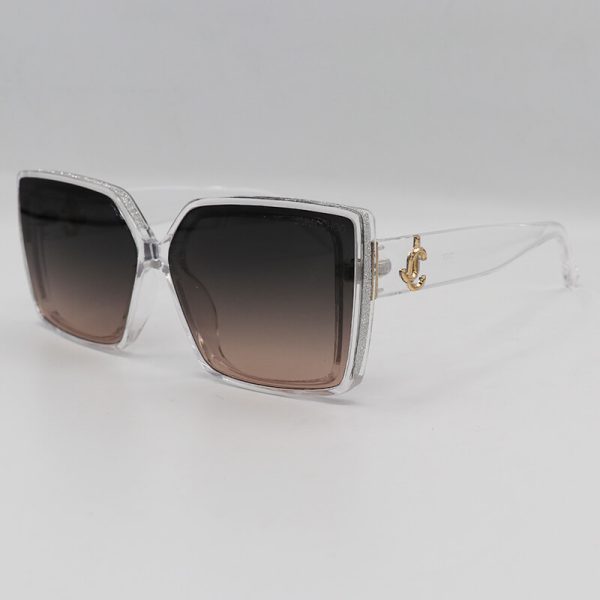 عکس از عینک آفتابی jimmy choo شاین دار، با فریم بی رنگ و شفاف و لنز قهوه ای مدل 7223