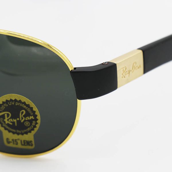 عکس از عینک آفتابی ریبن ضدانعکاس با فریم خلبانی، طلایی و لنز دودی و سنگ مدل rb3509