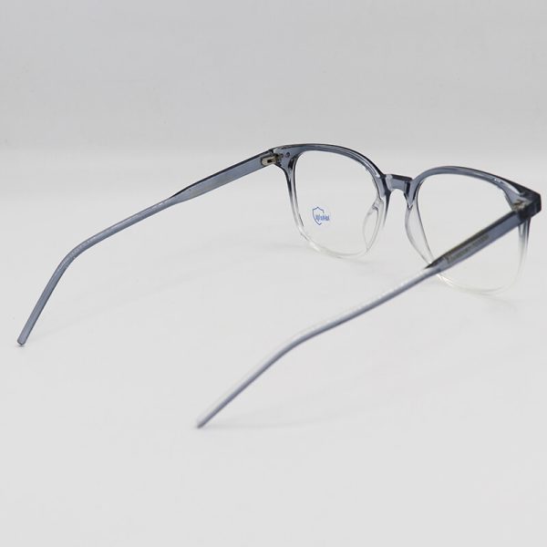عکس از عینک بلوکات با فریم طوسی دو رنگ، کائوچو و مربعی برند moscot مدل tr8544