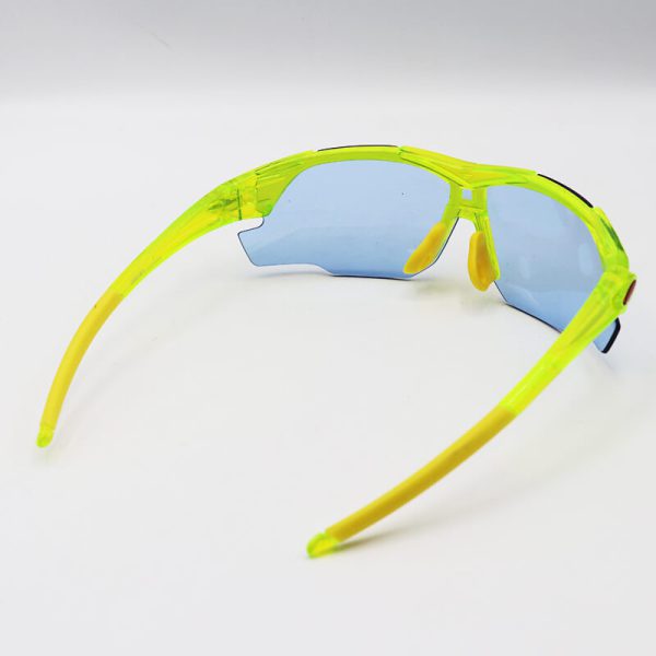 عکس از عینک ورزشی با فریم و دسته سبز رنگ، 3 کاوره و نیم فریم مدل 9191-c9