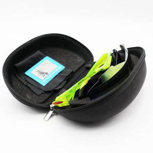 عکس از عینک ورزشی با فریم و دسته سبز رنگ، 3 کاوره و نیم فریم مدل 9191-C9