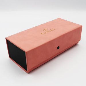 عکس از قاب عینک گوچی Gucci مستطیلی، مگنتی و صورتی رنگ مدل 992203