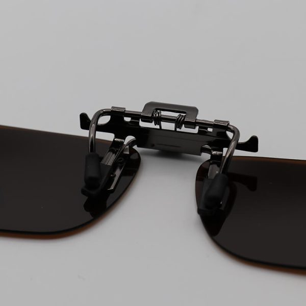 عکس از کاور آفتابی لنز عینک طبی با لنز قهوه‌ای، پلاریزه و گیره تمام فلزی (کوچک) مدل 992251