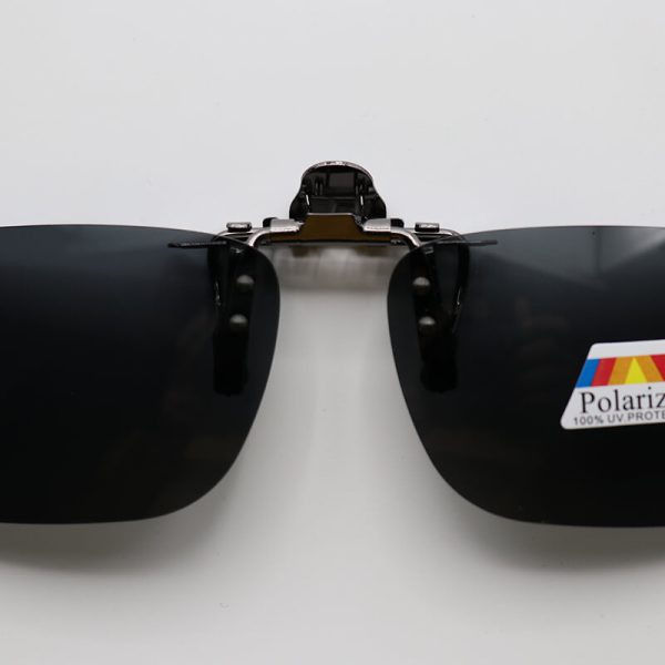 عکس از کاور آفتابی لنز عینک طبی با لنز دودی، پلاریزه و گیره تمام فلزی (متوسط) مدل 992252