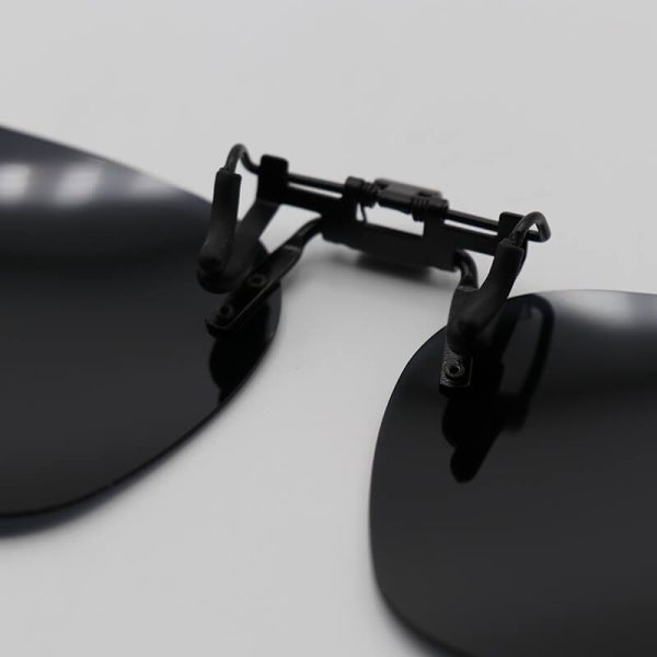 عکس از کاور آفتابی لنز عینک طبی با عدسی دودی تیره و پلاریزه مدل 992253
