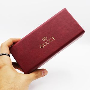 عکس از قاب عینک گوچی Gucci مستطیلی، مگنتی و قرمز رنگ مدل 992202