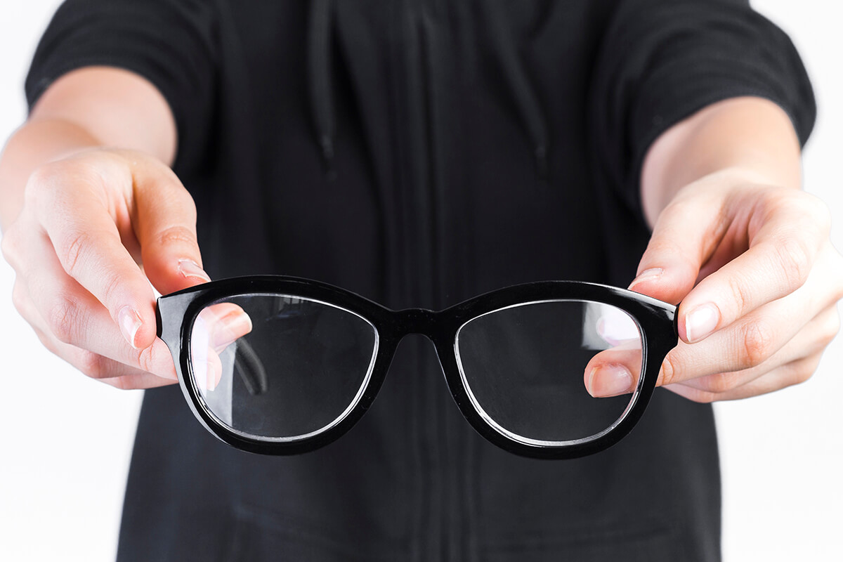 استفاده درست از عینک مطالعه نمره دار: نکاتی برای انتخاب، خرید و نگهداری