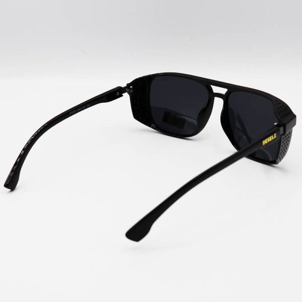 عکس از عینک آفتابی پلاریزه دیزل با فریم مشکی براق، بغل دار، کائوچو و لنز دودی تیره مدل p2371