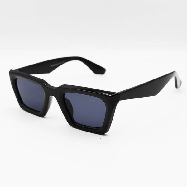 عکس از عینک آفتابی با فریم چشم گربه ای، مشکی رنگ و لنز دودی celine مدل g677