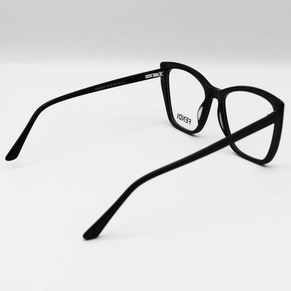 عکس از عینک طبی چشم گربه ای با فریم مشکی رنگ و کائوچو مدل ag98057