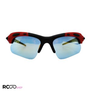 عکس از عینک ورزشی با فریم مشکی و قرمز، دسته آبی و لنز آینه ای زرد مدل doch01