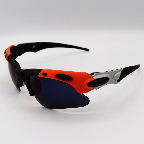 عکس از عینک ورزشی نیم فریم با فریم مشکی و نارنجی و لنز آینه ای آبی مدل doch01