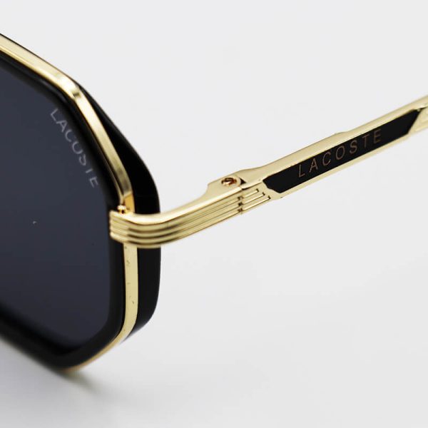 عکس از عینک آفتابی لاگوست با فریم طلایی، چندضلعی و عدسی دودی تیره مدل 5821