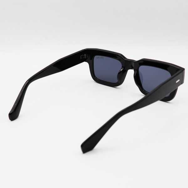 عکس از عینک آفتابی مستطیلی شکل celine، با فریم مشکی و عدسی دودی تیره مدل m655