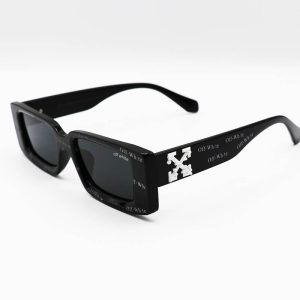 عکس از عینک آفتابی OFF-White با فریم طرح دار، مشکی، مستطیلی شکل و لنز تیره مدل FZ832