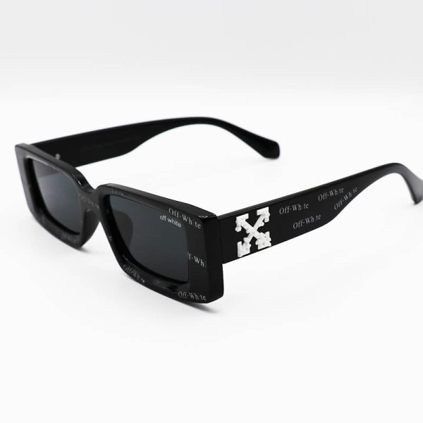 عکس از عینک آفتابی off-white با فریم طرح دار، مشکی، مستطیلی شکل و لنز تیره مدل fz832