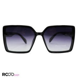 عکس از عینک آفتابی زنانه شنل با فریم مشکی، مربعی شکل و لنز پلاریزه و دودی مدل p2248