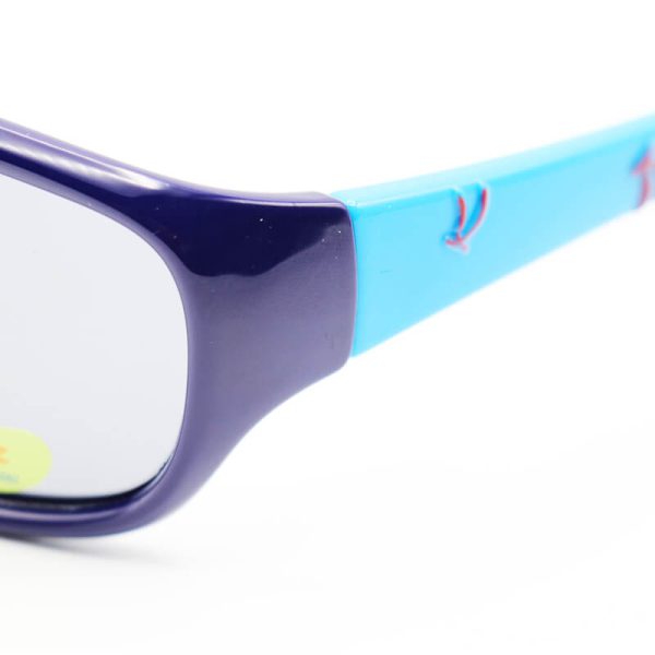 عکس از عینک آفتابی بچه‌گانه پلاریزه با فریم ژله‌ای، سرمه‌ای و دسته آبی مدل p5018