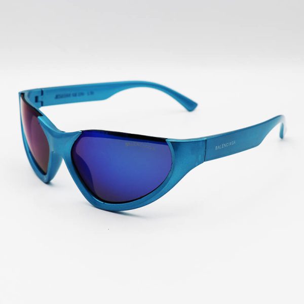 عکس از عینک آفتابی فانتزی balenciaga با فریم آبی رنگ و لنز آینه ای مدل jh18164