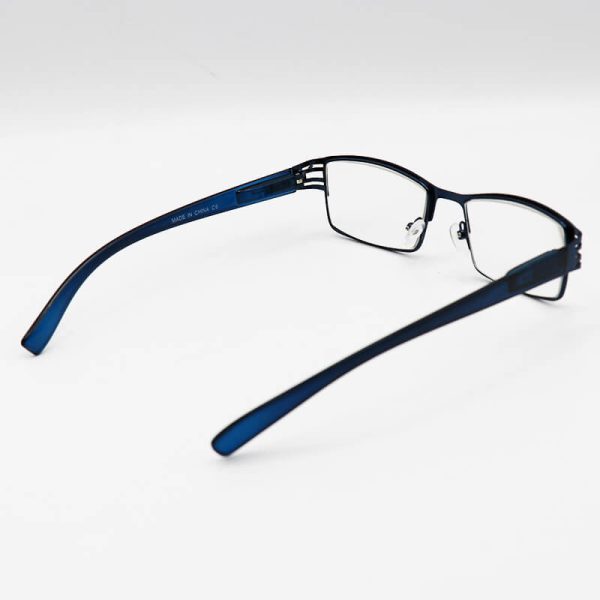 عکس از عینک مطالعه نزدیک بین با فریم آبی و مستطیلی شکل مدل 192