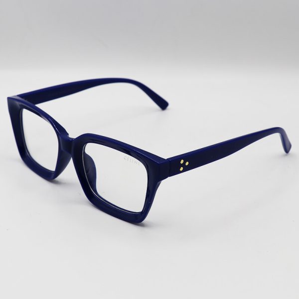 عکس از عینک طبی مربعی شکل، آبی رنگ با فریم کائوچو برند celine مدل fe01