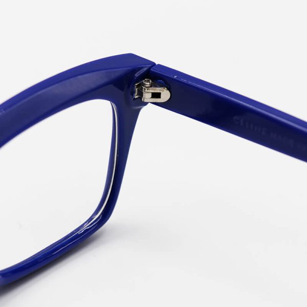 عکس از عینک طبی مربعی شکل، آبی رنگ با فریم کائوچو برند celine مدل fe01