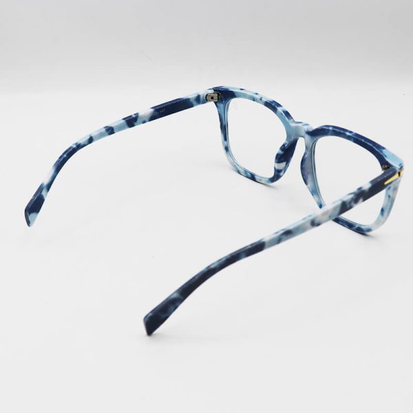 عکس از عینک طبی مربعی شکل، آبی و سفید با فریم کائوچو برند دیوید بکهام مدل 969