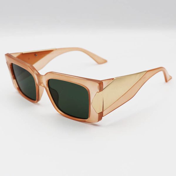 عکس از عینک آفتابی دولچه گابانا با دسته پهن، فریم قهوه ای و طلایی رنگ و لنز سبز مدل lh026
