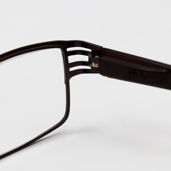 عکس از عینک مطالعه نزدیک بین با فریم قهوه ای و مستطیلی شکل مدل 192