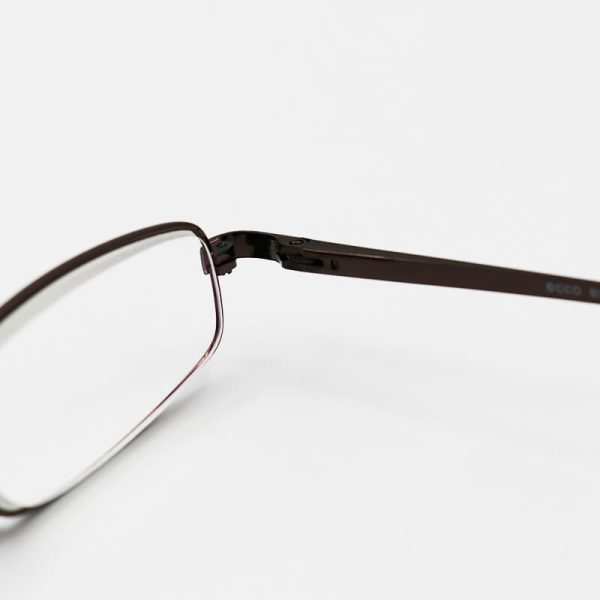 عکس از عینک مطالعه نمره +3. 00 با فریم فلزی، قهوه ای و دسته فنری (آنتی رفلکس) مدل ec05
