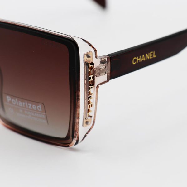 عکس از عینک آفتابی زنانه chanel با فریم مربعی شکل و لنز پلاریزه و قهوه ای مدل p2248