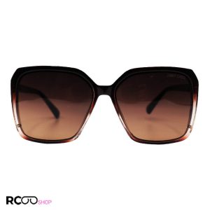 عکس از عینک آفتابی زنانه با فریم قهوه ای، شاین دار و عدسی تیره جیمی چو مدل 7204