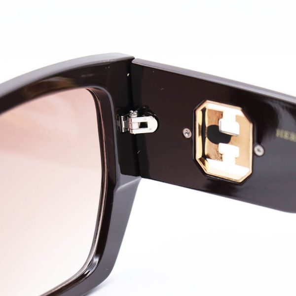 عکس از عینک آفتابی هرمس با فریم و دسته قهوه ای و لنز قهوه ای سایه روشن مدل 23008