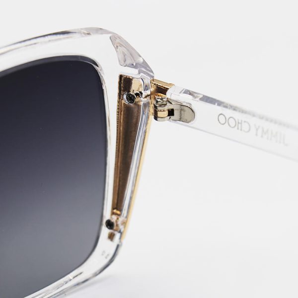 عکس از عینک آفتابی زنانه با فریم بی رنگ و شفاف، شاین دار و لنز دودی jimmy choo مدل 7204