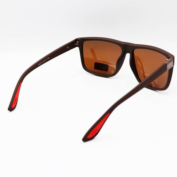 عکس از عینک آفتابی deselz با فریم قهوه ای تیره، ویفرر و عدسی پلاریزه مدل p2370