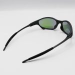 عکس از عینک آفتابی OAKLEY با فریم نوک مدادی، لنز آینه ای و بنفش رنگ مدل W2239