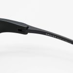 عکس از عینک آفتابی OAKLEY با فریم نوک مدادی، لنز آینه ای و بنفش رنگ مدل W2239