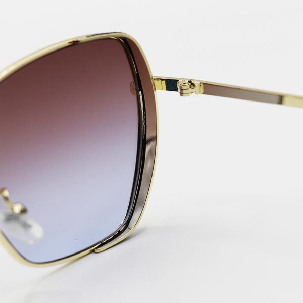 عکس از عینک آفتابی زنانه شاین دار با فریم طلایی و لنز قهوه ای و دودی مدل 28017