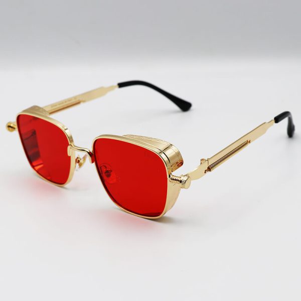 عکس از عینک شب dior با طرح پیچ و فنر، فریم طلایی و عدسی قرمز رنگ مدل 8047