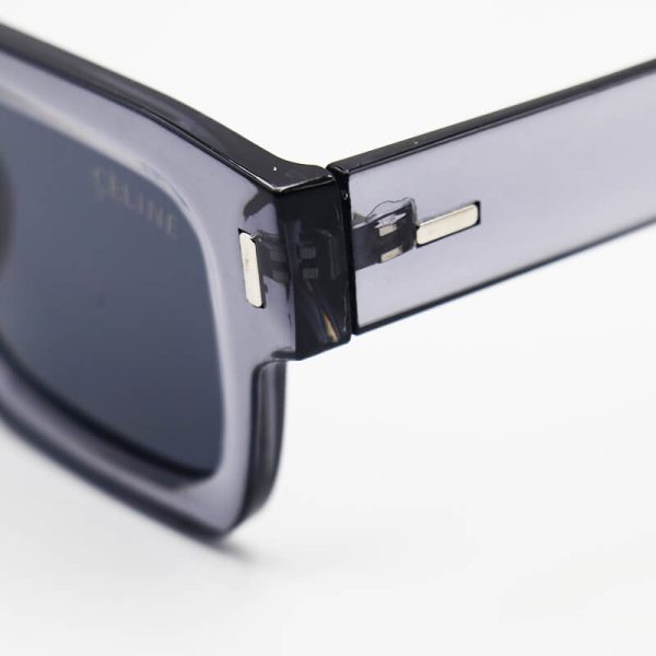 عکس از عینک آفتابی مستطیلی شکل celine، با فریم خاکستری و عدسی دودی تیره مدل m655