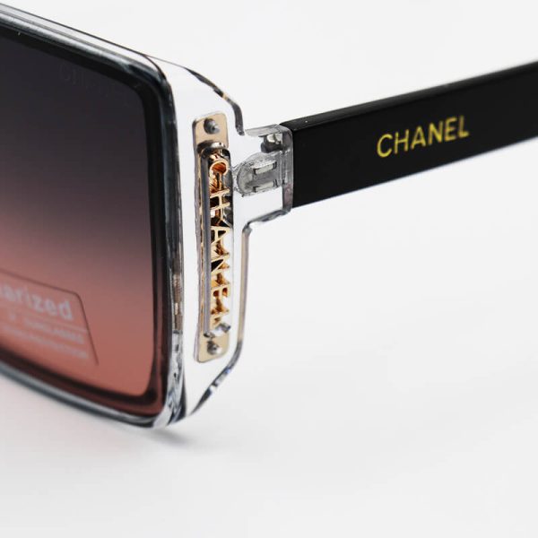 عکس از عینک آفتابی زنانه شنل با فریم مربعی شکل و لنز پلاریزه و دو رنگ مدل p2248