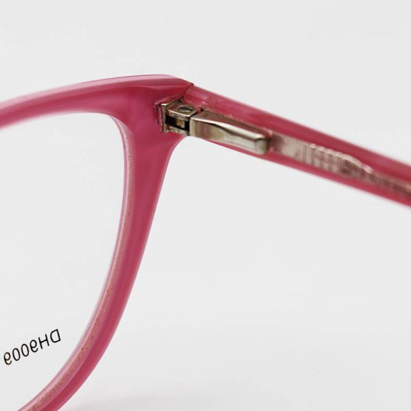 عکس از عینک طبی از جنس استات با فریم صورتی رنگ، گربه ای شکل برند chanel مدل dh9009