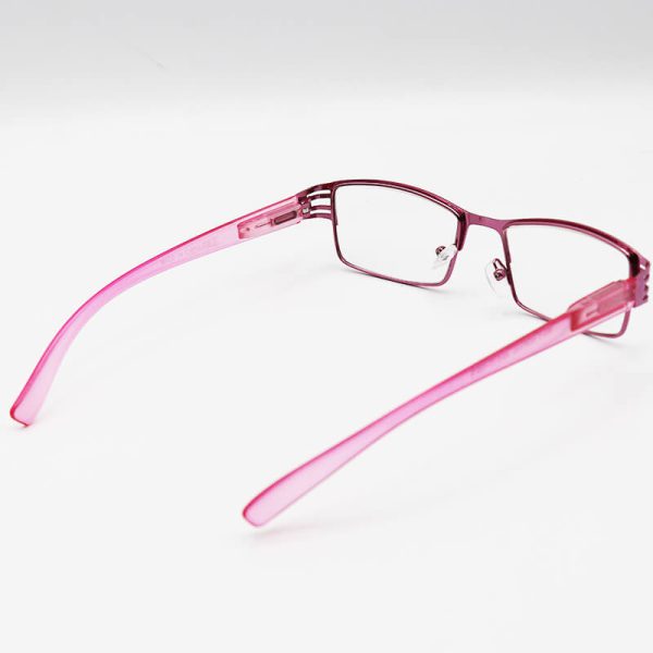 عکس از عینک مطالعه نزدیک بین با فریم صورتی و مستطیلی شکل مدل 192
