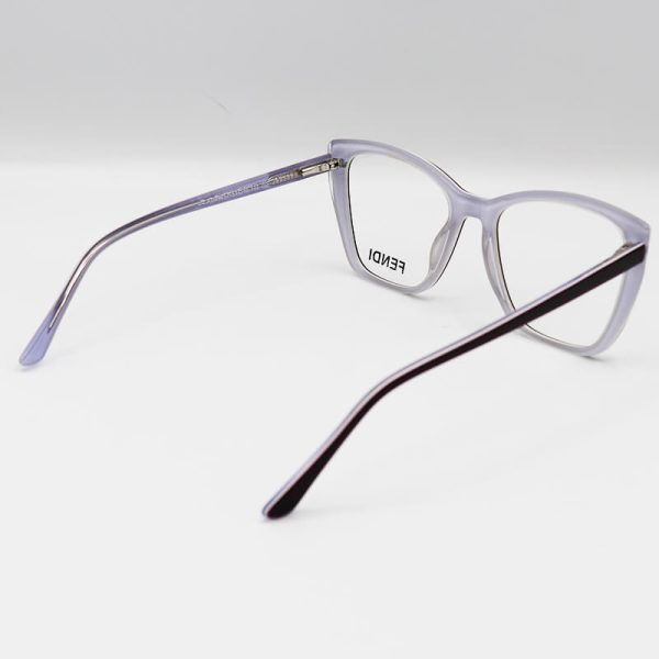 عکس از عینک طبی گربه ای شکل با رنگ بنفش و از جنس کائوچو برند fendi مدل ag98057